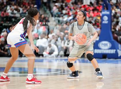 Thumbnail 1 in Duncanville vs. Sierra Canyon (Thanksgiving Hoopfest) photogallery.