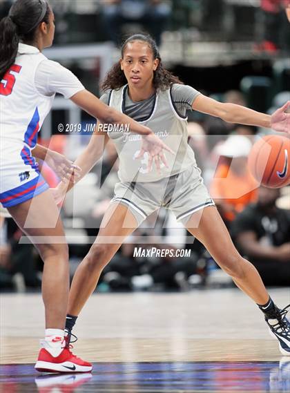 Thumbnail 3 in Duncanville vs. Sierra Canyon (Thanksgiving Hoopfest) photogallery.