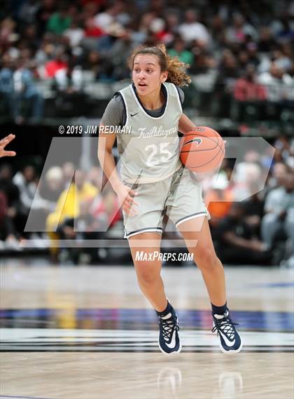 Thumbnail 1 in Duncanville vs. Sierra Canyon (Thanksgiving Hoopfest) photogallery.