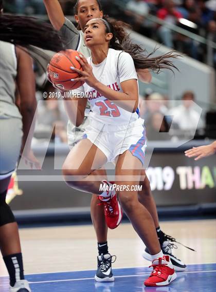 Thumbnail 3 in Duncanville vs. Sierra Canyon (Thanksgiving Hoopfest) photogallery.