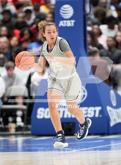 Thumbnail 1 in Duncanville vs. Sierra Canyon (Thanksgiving Hoopfest) photogallery.