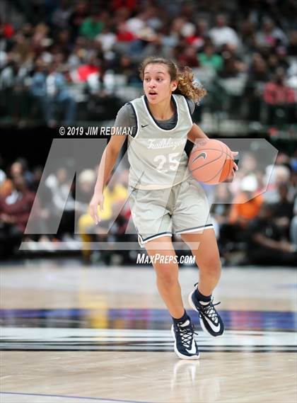 Thumbnail 3 in Duncanville vs. Sierra Canyon (Thanksgiving Hoopfest) photogallery.