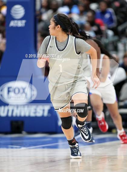 Thumbnail 1 in Duncanville vs. Sierra Canyon (Thanksgiving Hoopfest) photogallery.