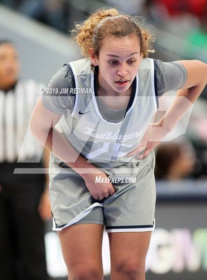 Thumbnail 2 in Duncanville vs. Sierra Canyon (Thanksgiving Hoopfest) photogallery.