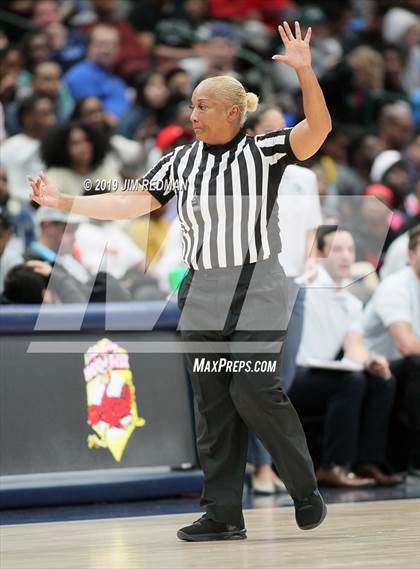 Thumbnail 2 in Duncanville vs. Sierra Canyon (Thanksgiving Hoopfest) photogallery.