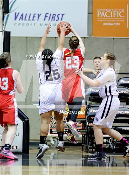Thumbnail 2 in Victory Christian vs. Valley Christian (CIF SJS D6 Final) photogallery.