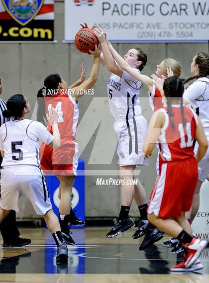 Thumbnail 3 in Victory Christian vs. Valley Christian (CIF SJS D6 Final) photogallery.