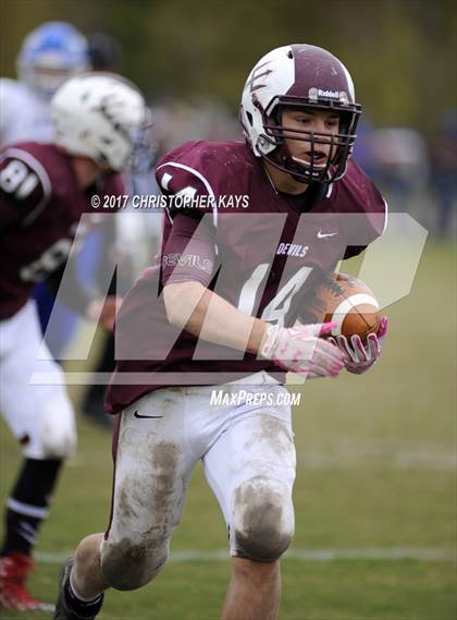 Thumbnail 2 in Sesser-Valier/Waltonville/Woodlawn vs Greenville (IHSA 3A Playoffs - First Round) photogallery.