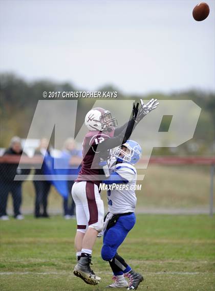 Thumbnail 2 in Sesser-Valier/Waltonville/Woodlawn vs Greenville (IHSA 3A Playoffs - First Round) photogallery.