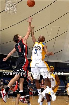 Thumbnail 3 in Verbum Dei vs Orange Lutheran (Nike Extravaganza) photogallery.