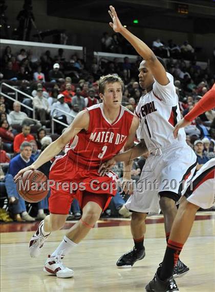 Thumbnail 1 in Mater Dei vs. Centennial (CIF Southern D1 Regional Final) photogallery.