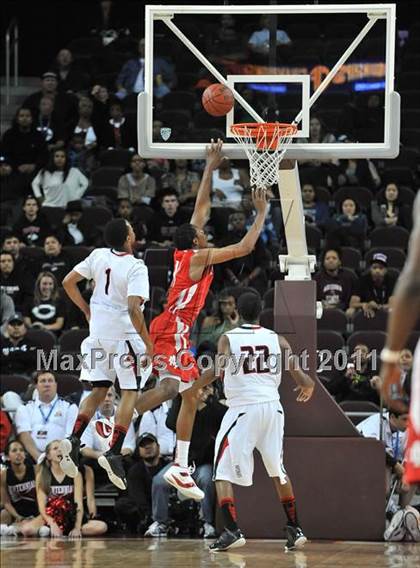 Thumbnail 3 in Mater Dei vs. Centennial (CIF Southern D1 Regional Final) photogallery.