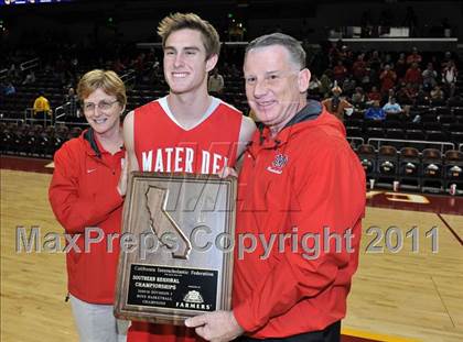 Thumbnail 2 in Mater Dei vs. Centennial (CIF Southern D1 Regional Final) photogallery.