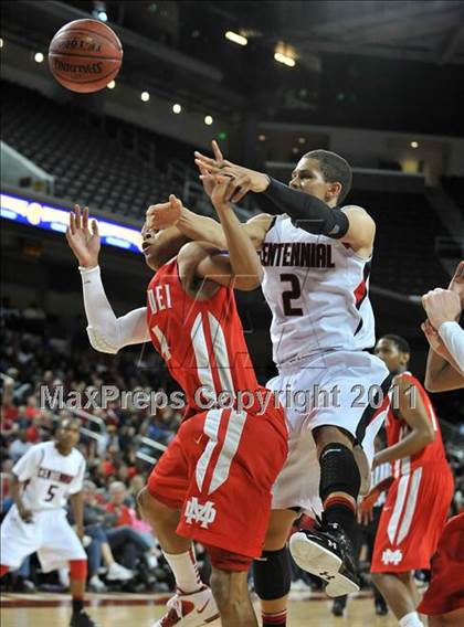 Thumbnail 2 in Mater Dei vs. Centennial (CIF Southern D1 Regional Final) photogallery.