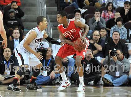 Thumbnail 3 in Mater Dei vs. Centennial (CIF Southern D1 Regional Final) photogallery.