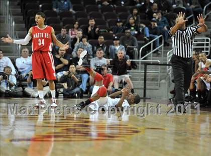 Thumbnail 3 in Mater Dei vs. Centennial (CIF Southern D1 Regional Final) photogallery.