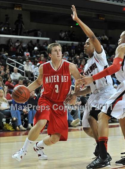 Thumbnail 2 in Mater Dei vs. Centennial (CIF Southern D1 Regional Final) photogallery.