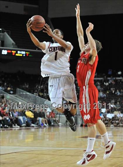 Thumbnail 2 in Mater Dei vs. Centennial (CIF Southern D1 Regional Final) photogallery.