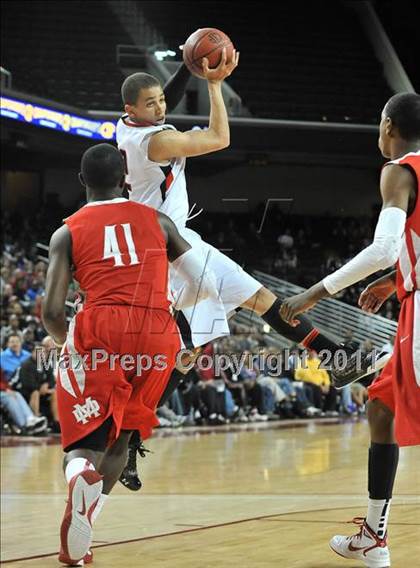 Thumbnail 3 in Mater Dei vs. Centennial (CIF Southern D1 Regional Final) photogallery.