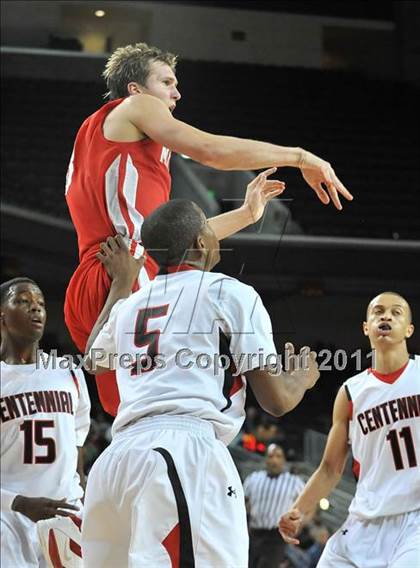 Thumbnail 3 in Mater Dei vs. Centennial (CIF Southern D1 Regional Final) photogallery.