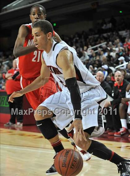 Thumbnail 3 in Mater Dei vs. Centennial (CIF Southern D1 Regional Final) photogallery.