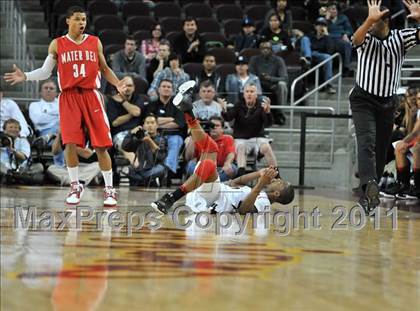 Thumbnail 2 in Mater Dei vs. Centennial (CIF Southern D1 Regional Final) photogallery.