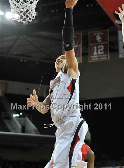 Thumbnail 2 in Mater Dei vs. Centennial (CIF Southern D1 Regional Final) photogallery.