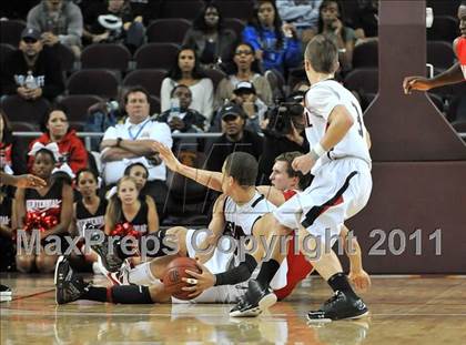 Thumbnail 3 in Mater Dei vs. Centennial (CIF Southern D1 Regional Final) photogallery.