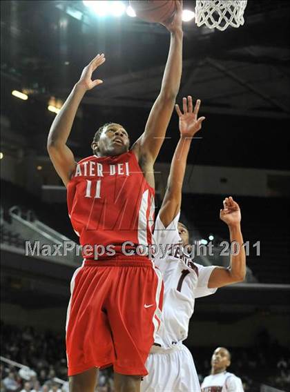 Thumbnail 1 in Mater Dei vs. Centennial (CIF Southern D1 Regional Final) photogallery.