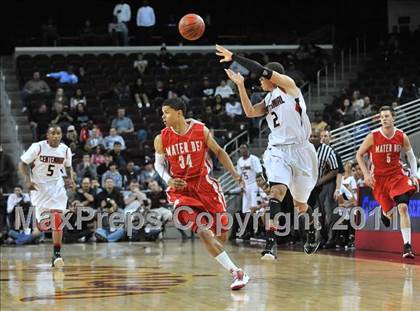 Thumbnail 1 in Mater Dei vs. Centennial (CIF Southern D1 Regional Final) photogallery.
