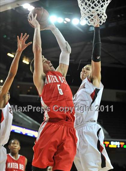 Thumbnail 1 in Mater Dei vs. Centennial (CIF Southern D1 Regional Final) photogallery.