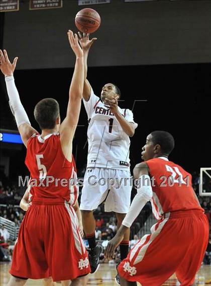 Thumbnail 2 in Mater Dei vs. Centennial (CIF Southern D1 Regional Final) photogallery.
