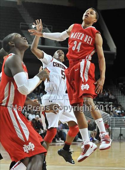 Thumbnail 3 in Mater Dei vs. Centennial (CIF Southern D1 Regional Final) photogallery.