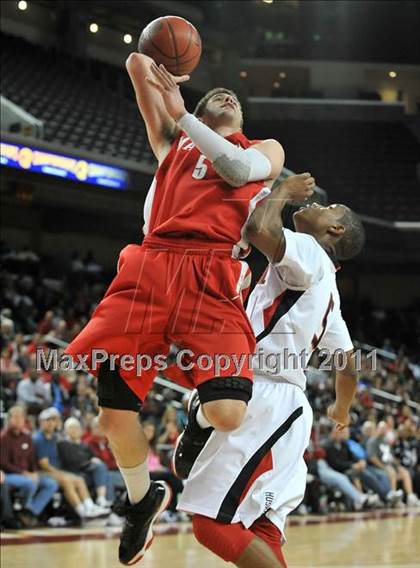 Thumbnail 3 in Mater Dei vs. Centennial (CIF Southern D1 Regional Final) photogallery.