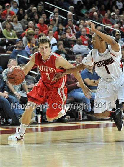 Thumbnail 2 in Mater Dei vs. Centennial (CIF Southern D1 Regional Final) photogallery.