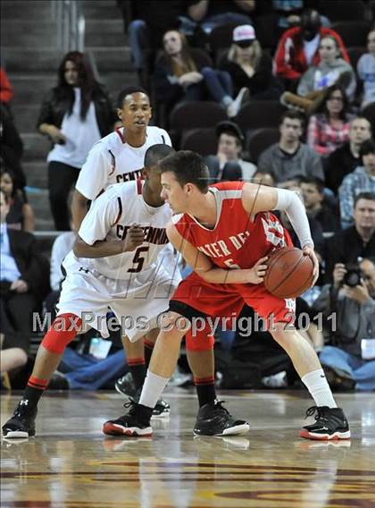 Thumbnail 2 in Mater Dei vs. Centennial (CIF Southern D1 Regional Final) photogallery.