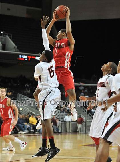 Thumbnail 3 in Mater Dei vs. Centennial (CIF Southern D1 Regional Final) photogallery.