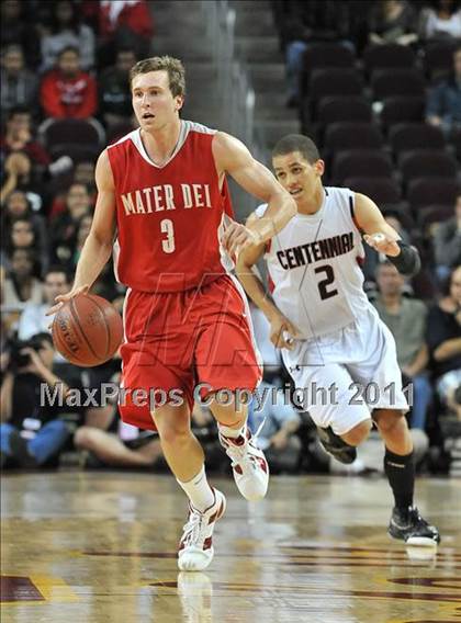Thumbnail 3 in Mater Dei vs. Centennial (CIF Southern D1 Regional Final) photogallery.