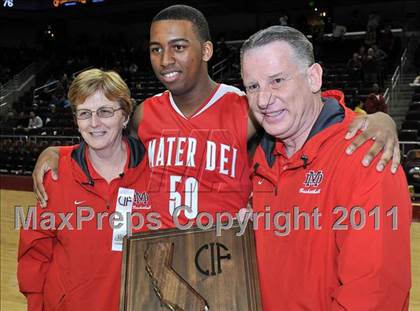 Thumbnail 2 in Mater Dei vs. Centennial (CIF Southern D1 Regional Final) photogallery.