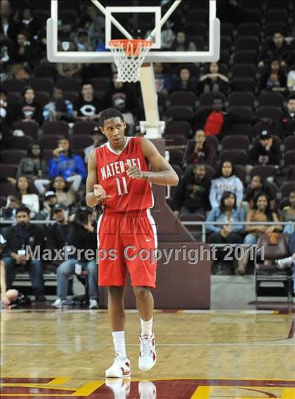Thumbnail 2 in Mater Dei vs. Centennial (CIF Southern D1 Regional Final) photogallery.