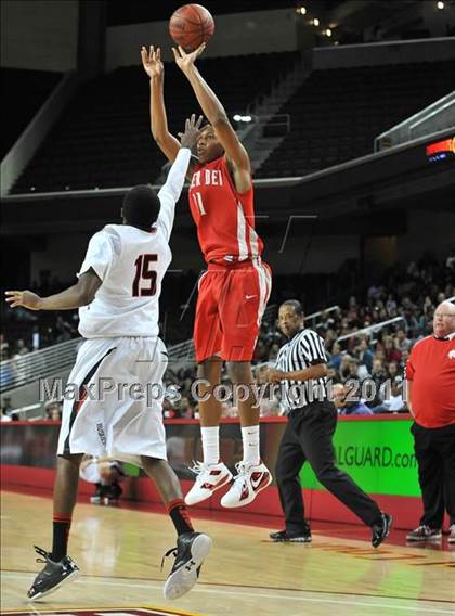 Thumbnail 2 in Mater Dei vs. Centennial (CIF Southern D1 Regional Final) photogallery.