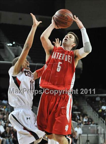 Thumbnail 2 in Mater Dei vs. Centennial (CIF Southern D1 Regional Final) photogallery.