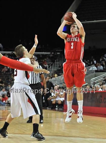 Thumbnail 1 in Mater Dei vs. Centennial (CIF Southern D1 Regional Final) photogallery.