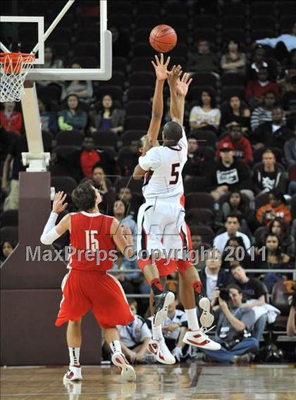 Thumbnail 3 in Mater Dei vs. Centennial (CIF Southern D1 Regional Final) photogallery.