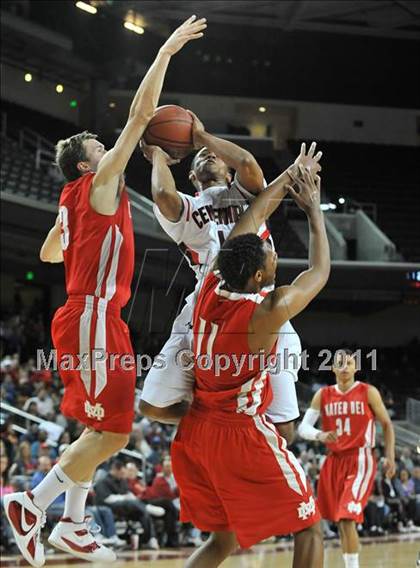 Thumbnail 1 in Mater Dei vs. Centennial (CIF Southern D1 Regional Final) photogallery.