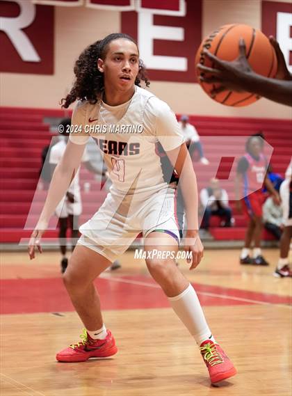 Thumbnail 3 in Fort Dorchester vs Belton-Honea Path (Poinsettia Classic) photogallery.