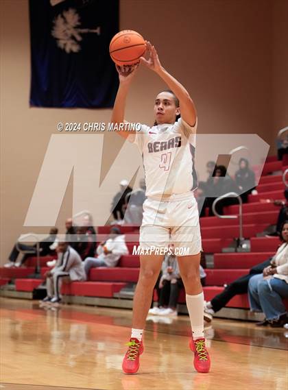 Thumbnail 1 in Fort Dorchester vs Belton-Honea Path (Poinsettia Classic) photogallery.