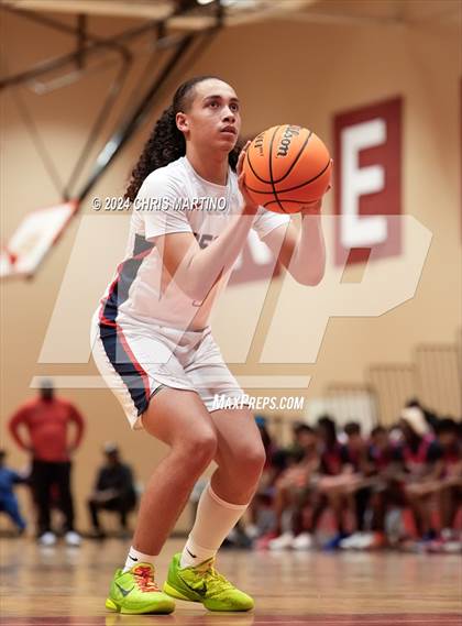 Thumbnail 2 in Fort Dorchester vs Belton-Honea Path (Poinsettia Classic) photogallery.