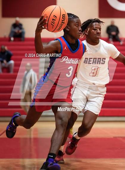 Thumbnail 2 in Fort Dorchester vs Belton-Honea Path (Poinsettia Classic) photogallery.