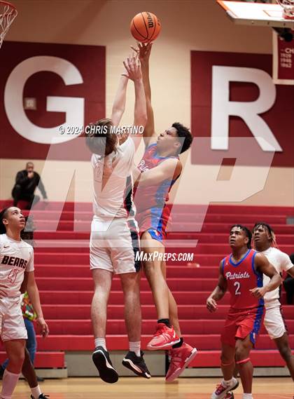 Thumbnail 2 in Fort Dorchester vs Belton-Honea Path (Poinsettia Classic) photogallery.